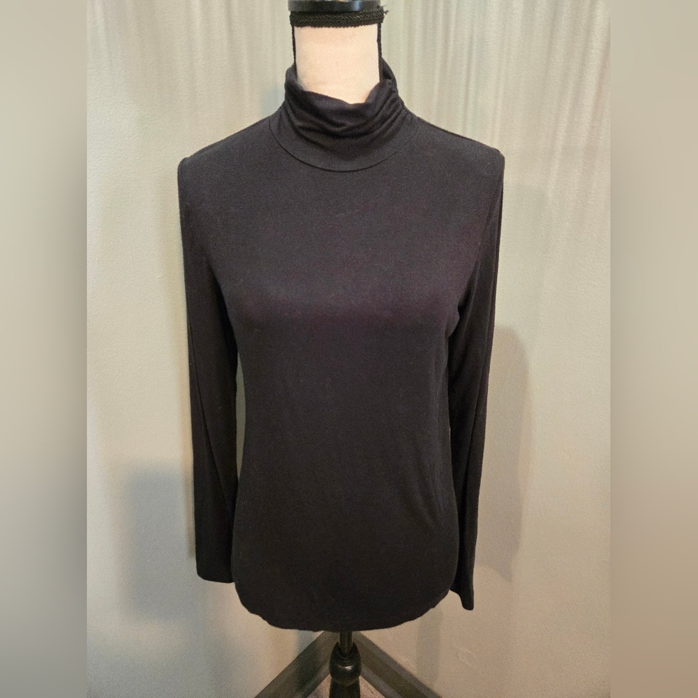 Guc Leo & Nicole Black Turtleneck Long Sleeve Sz M.